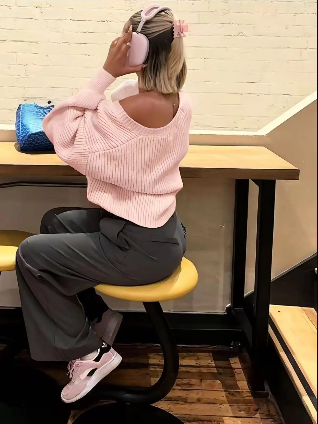 Sweet Dreams. Women'S V-Neck Knit Cardigan, Cropped Pink Button Front Sweater with Lantern Long Sleeves, Loose Casual Everyday Top, Long Sleeve, Knitwear